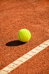 Deurstickers tennis ball near markup diagonal vertical © Tanya Rusanova