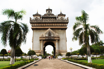 Fototapeta na wymiar Patuxai w Vientiane