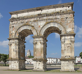 Fototapeta na wymiar arc de triomphe à Saintes