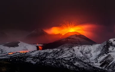 Papier Peint photo Lavable Volcan Éruption du volcan Etna coulée de lave