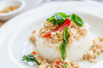 Spicy fried chicken with basil and rice