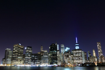 Naklejka premium Manhattan Skyline At Night, Nowy Jork