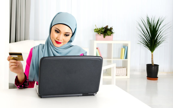 Muslim Woman Online Shopping