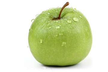 Яблоко Granny Smith с каплями воды