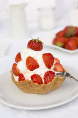 Frozen Yogurt mit Erdbeeren