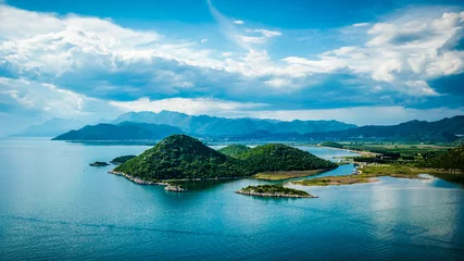Photo sur Plexiglas Ciel bleu Vue sur la mer, les îles et les nuages dans le sud de la Croatie