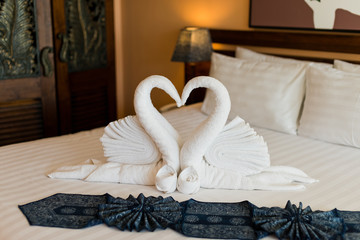 Fototapeta na wymiar swans made from towels on the bed.