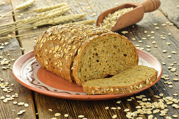 Obrazy na Plexi  Chleb z płatkami owsianymi na talerzu