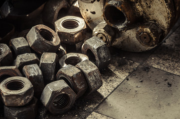 Muttern und Schrauben