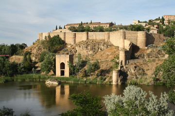 Naklejka premium Landscape of medieval city of Toledo at sunset, Spain