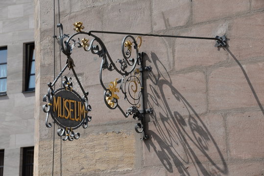Museumsschild in N&uuml;rnberg