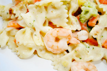 Shrimp and Vegetables with Creamy Garlic Sauce