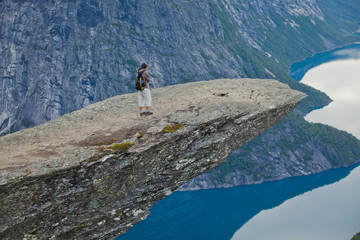 A vibrant picture of the mountain route to famous norwegian hiki