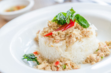 Spicy fried chicken with basil and rice
