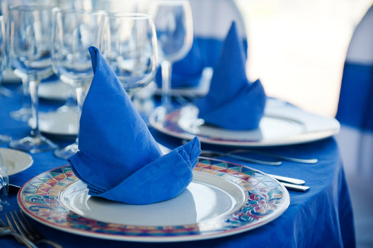 beautiful table with blue napkins