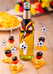Bier und Snacks für Fußballfans