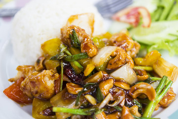 fried chicken with onion, cashew nut and chilli