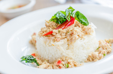 Spicy fried chicken with basil and rice