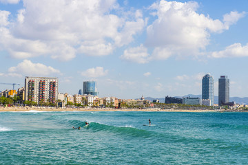 Naklejka premium Surferzy w Barcelonie