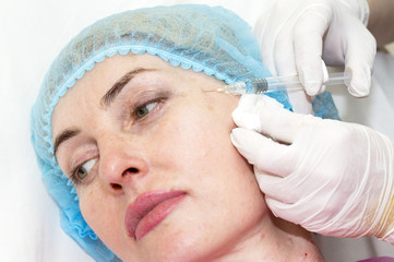 Cosmetic treatment with injection in a clinic