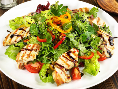 Salat mit H&auml;hnchenbrust