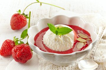 Strawberry soup with Ice cream