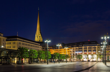 Fototapeta na wymiar Rathausmarkt, a square in Hamburg, Germany