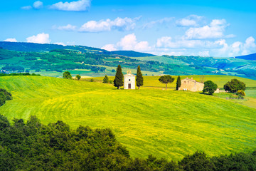Obraz premium Tuscany landscape, Vitaleta chapel, little church in Val d Orcia