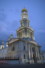 Fototapeta na wymiar Katedra Wniebowzięcia NMP w nocy w Charkowie