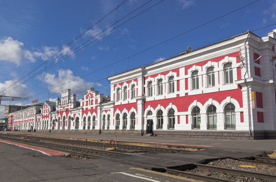 Здание железнодорожного вокзала в городе Вологде, Россия