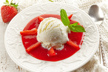 Strawberry soup with Ice cream