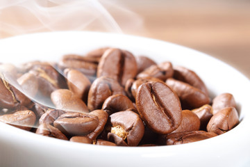 qualmende Kaffeebohnen