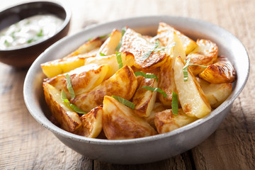 baked potato wedges with yogurt dip