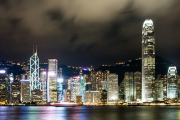 Naklejka premium Wyspa Hongkong z Kowloon.