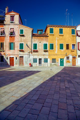 Fototapeta na wymiar Traditional Venetian courtyard