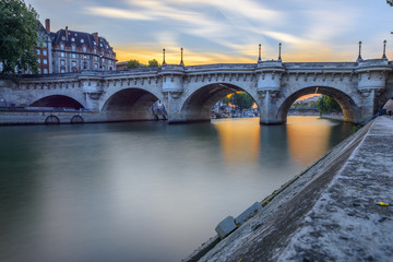 Naklejka premium Pont Neuf at sunset in Paris, France