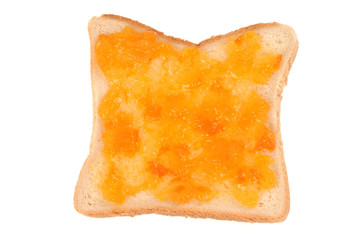 Pain de mie couverte de confiture d'abricot