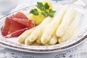 Spargel mit Schinken