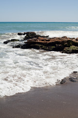 fala Morze Śródziemne Hiszpania plaża skała  - obrazy, fototapety, plakaty
