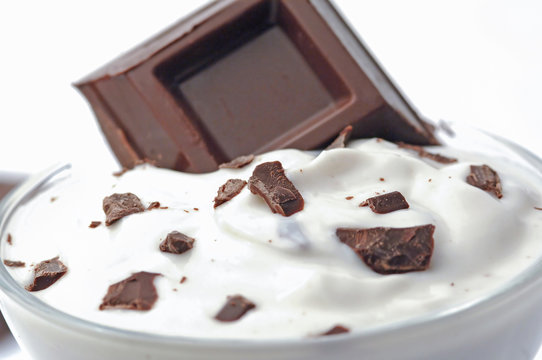 Stracciatella yoghurt with chocolate shavings