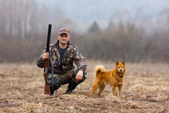 hunter with a dog on the field