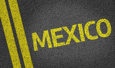 Mexico written on the road - obrazy, fototapety, plakaty