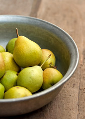 Pear fruits in bowl