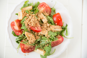 Salat mit Spargel und Tomaten