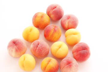 桃色のバックで桃の撮影