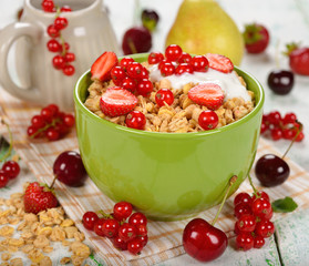 Muesli with berries