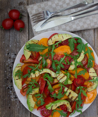 Salad of grilled avocado and multicolored tomatoes