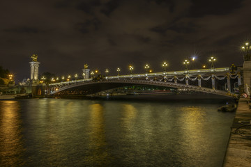 Fototapeta premium Pont Alexandre III at night