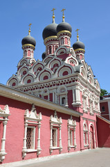 Fototapeta na wymiar Moskwa, Wielka Świątynia i George Zwycięskiej w Endove