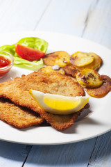 Wiener Schnitzel mit Bratkartoffeln